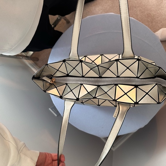 Silver Black Large Geometric Tote Handbag Diagonal Square Pattern Zip - Picture 2 of 4